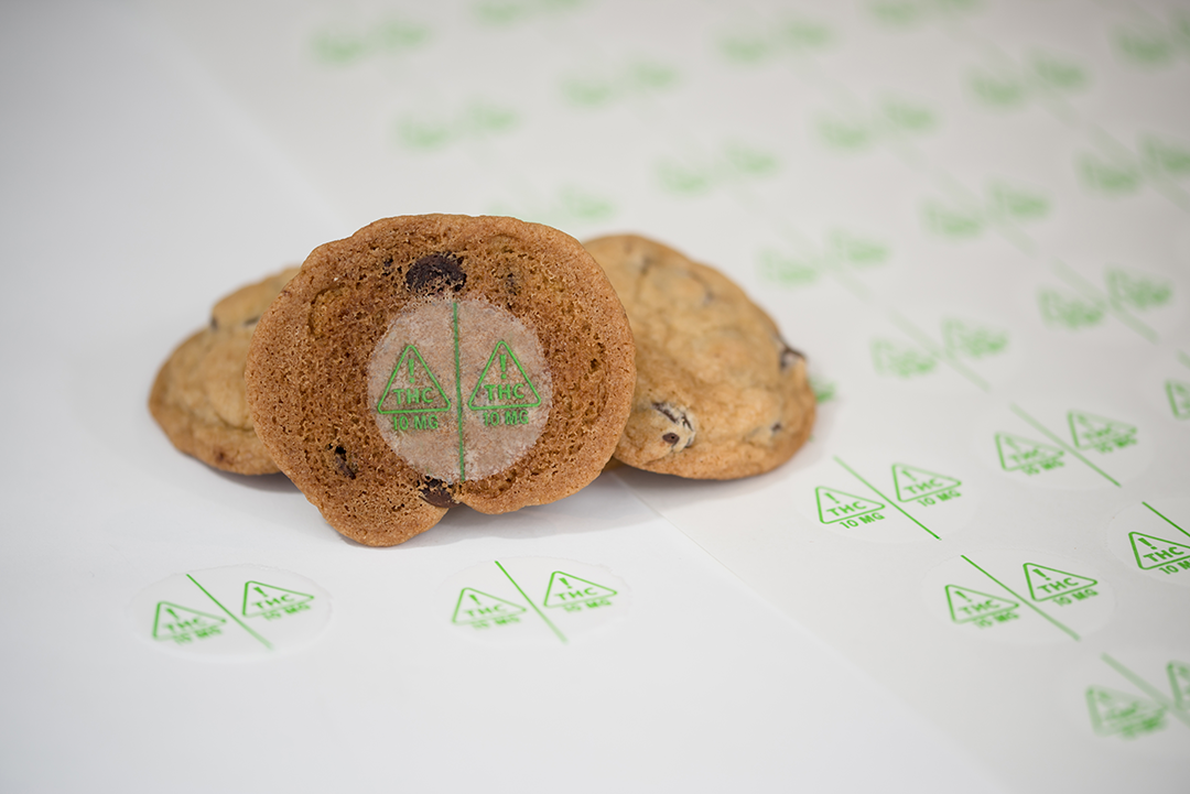 A split THC symbol to show serving sizes and dosage on cookies